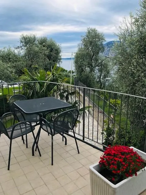 Villa Gaia Appartamenti Con Piscina Seeblick Malcesine 0*,
