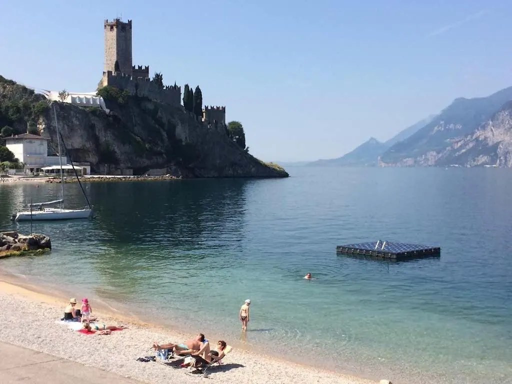 Apartment Villa Gaia Appartamenti Con Piscina Seeblick Malcesine Italy